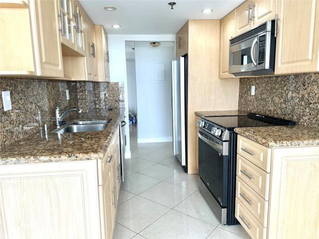 Продажа квартиры #2411 - фото 7495355