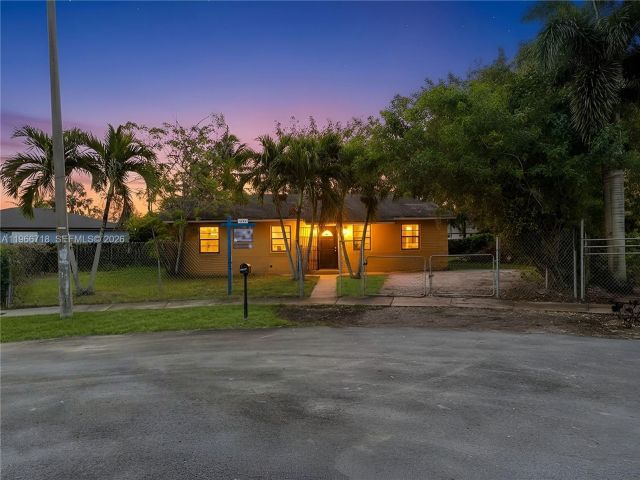 Продажа дома по адресу 1664 SW 2nd Ct - фото 7459445