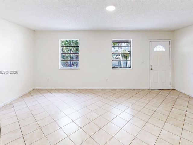 Продажа дома по адресу 1664 SW 2nd Ct - фото 7459448