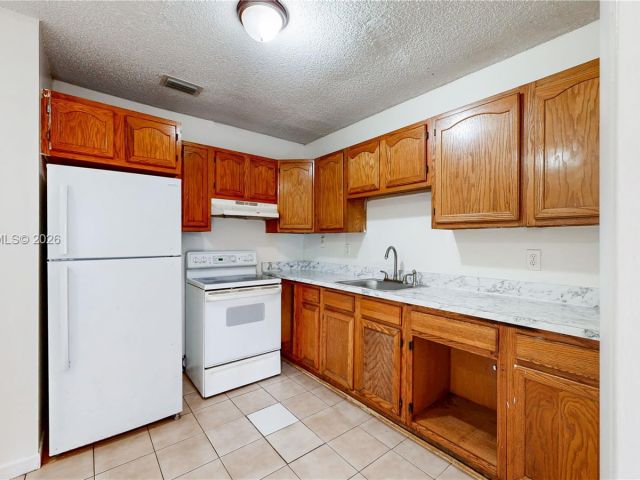 Продажа дома по адресу 1664 SW 2nd Ct - фото 7459450