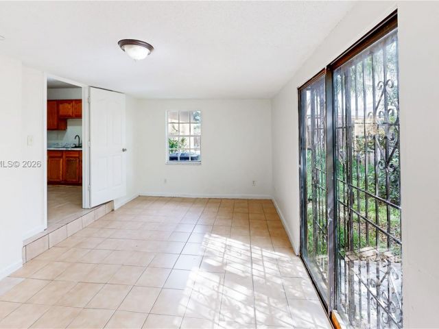 Продажа дома по адресу 1664 SW 2nd Ct - фото 7459452