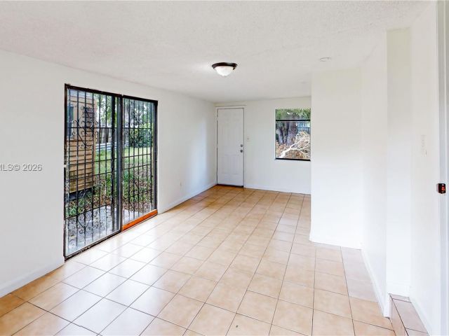 Продажа дома по адресу 1664 SW 2nd Ct - фото 7459453