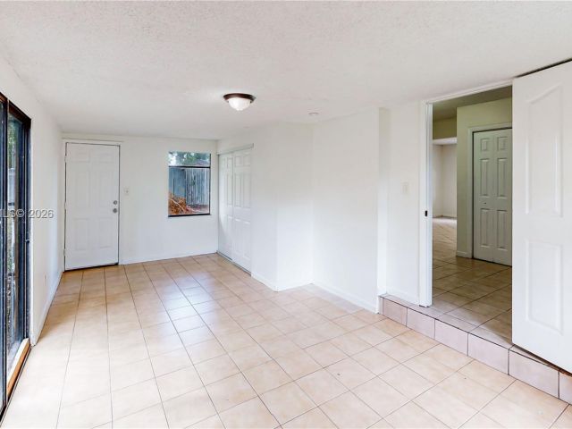 Продажа дома по адресу 1664 SW 2nd Ct - фото 7459454