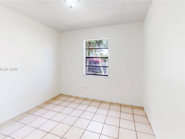 Продажа дома по адресу 1664 SW 2nd Ct - фото 7459460