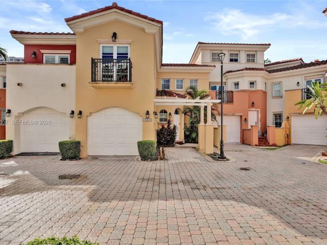 Продажа дома по адресу 18450 NE 30th place 18450 - фото 7476397