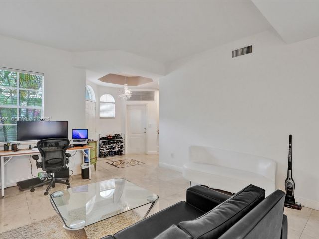 Продажа дома по адресу 18450 NE 30th place 18450 - фото 7476399