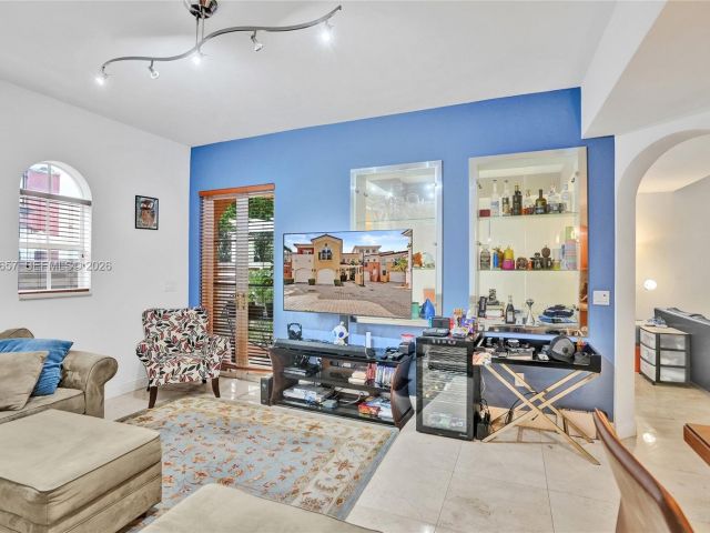 Продажа дома по адресу 18450 NE 30th place 18450 - фото 7476403