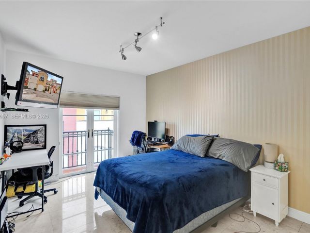 Продажа дома по адресу 18450 NE 30th place 18450 - фото 7476409