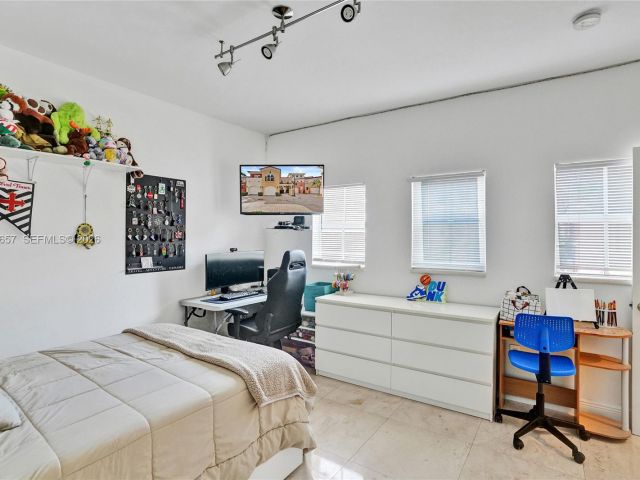 Продажа дома по адресу 18450 NE 30th place 18450 - фото 7476413