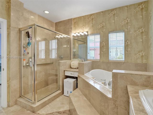 Продажа дома по адресу 18450 NE 30th place 18450 - фото 7476421