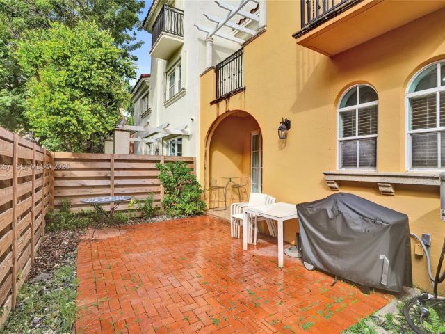 Продажа дома по адресу 18450 NE 30th place 18450 - фото 7476432