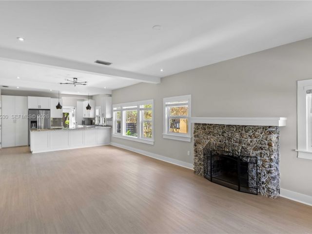 Продажа дома по адресу 2434 SW 15th St - фото 7503694