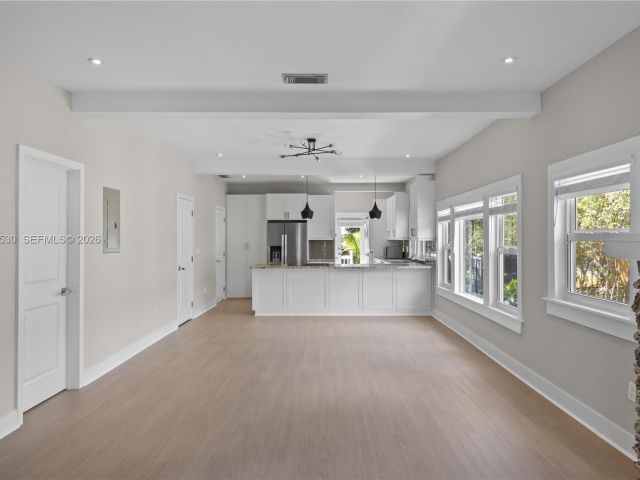 Продажа дома по адресу 2434 SW 15th St - фото 7503695