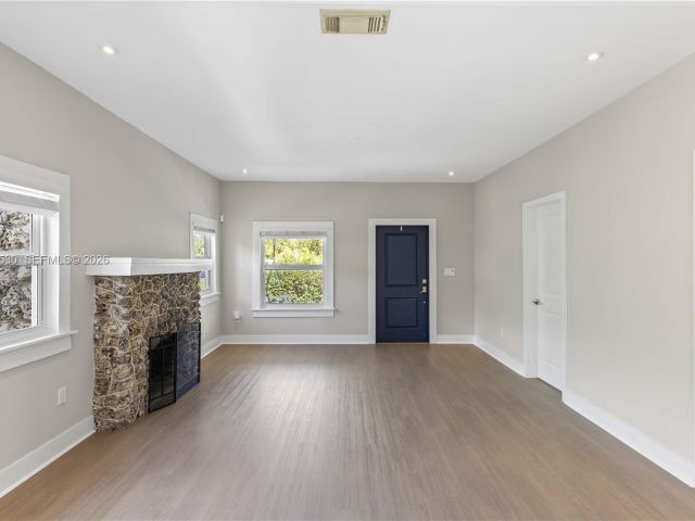 Продажа дома по адресу 2434 SW 15th St - фото 7503696