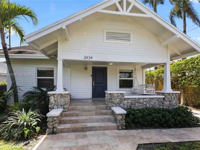 Продажа дома по адресу 2434 SW 15th St - фото 7503699