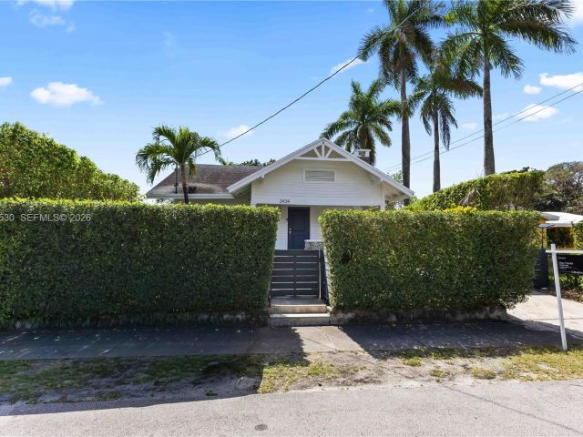 Продажа дома по адресу 2434 SW 15th St - фото 7503700