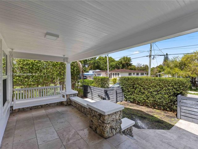 Продажа дома по адресу 2434 SW 15th St - фото 7503701