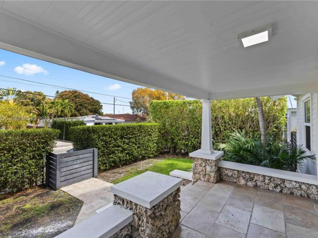 Продажа дома по адресу 2434 SW 15th St - фото 7503702