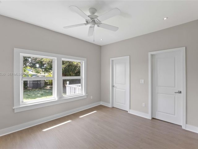 Продажа дома по адресу 2434 SW 15th St - фото 7503709