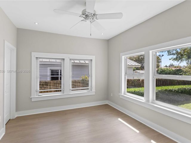 Продажа дома по адресу 2434 SW 15th St - фото 7503710