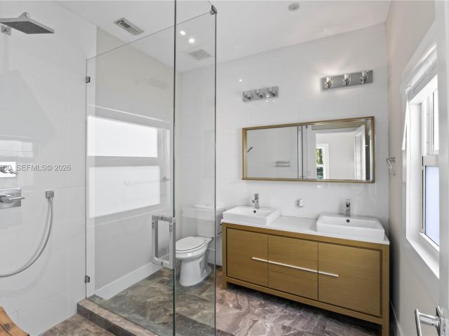 Продажа дома по адресу 2434 SW 15th St - фото 7503713