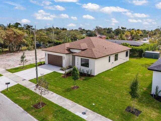 Продажа дома по адресу 3040 NW 24th St - фото 7482489