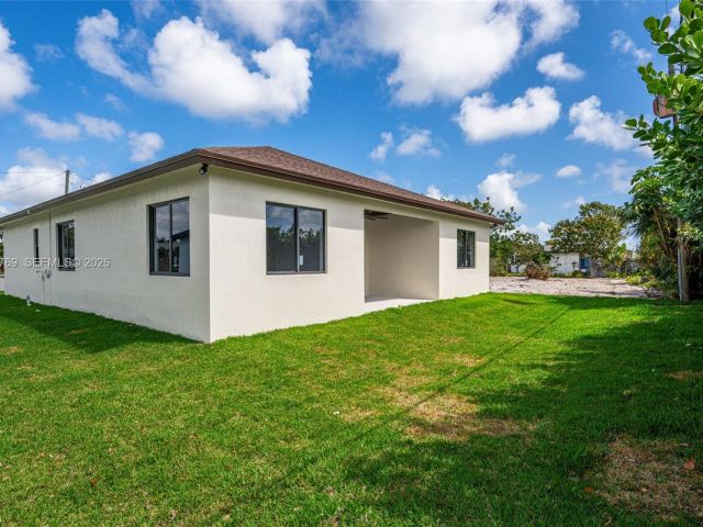 Продажа дома по адресу 3040 NW 24th St - фото 7482492