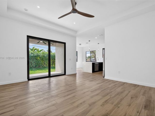 Продажа дома по адресу 3040 NW 24th St - фото 7482498