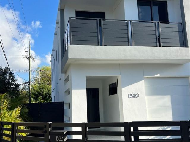 Продажа дома по адресу 1533 SW 22 terrace - фото 7463605