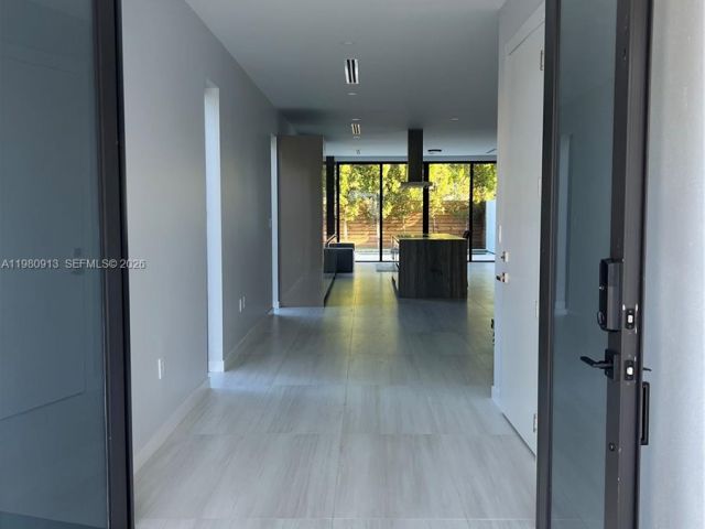 Продажа дома по адресу 1533 SW 22 terrace - фото 7463606