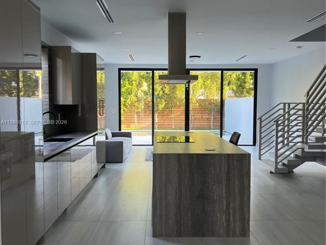 Продажа дома по адресу 1533 SW 22 terrace - фото 7463609