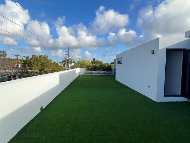 Продажа дома по адресу 1533 SW 22 terrace - фото 7463615