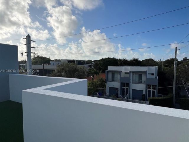 Продажа дома по адресу 1533 SW 22 terrace - фото 7463616