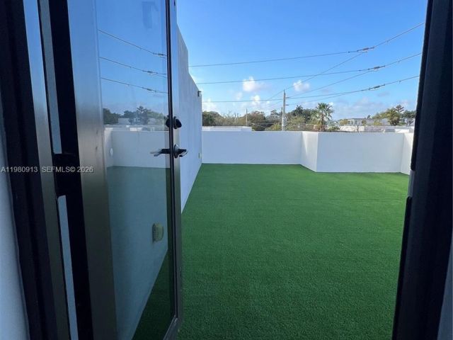 Продажа дома по адресу 1533 SW 22 terrace - фото 7463617