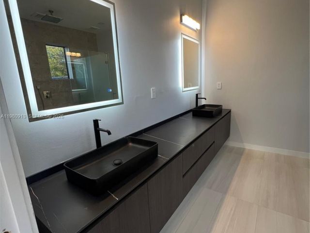 Продажа дома по адресу 1533 SW 22 terrace - фото 7463620