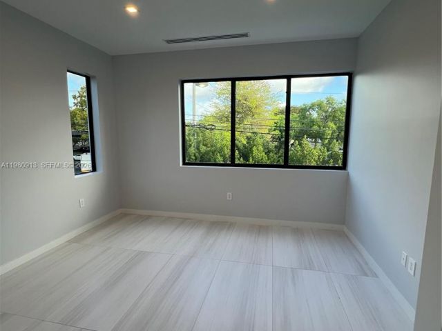 Продажа дома по адресу 1533 SW 22 terrace - фото 7463621