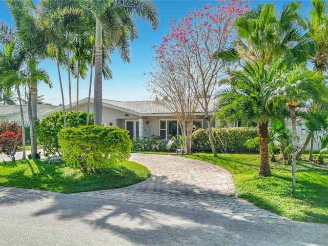 Дом в аренду по адресу 2770 NE 8th Ct - фото 7531108