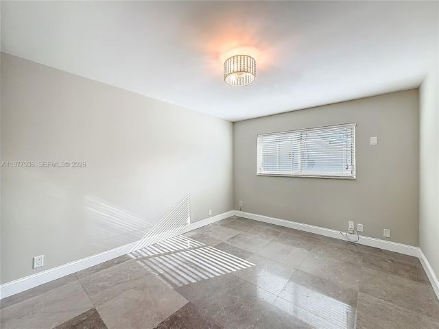 Дом в аренду по адресу 2770 NE 8th Ct - фото 7531126