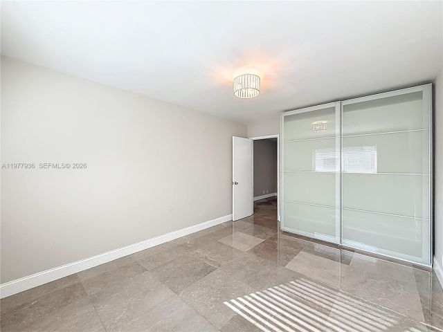 Дом в аренду по адресу 2770 NE 8th Ct - фото 7531127