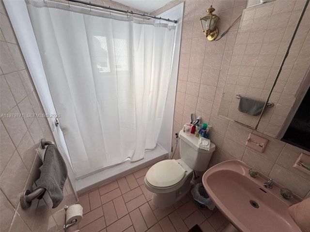 Продажа дома по адресу 3533 NW 2nd Ter - фото 7532678