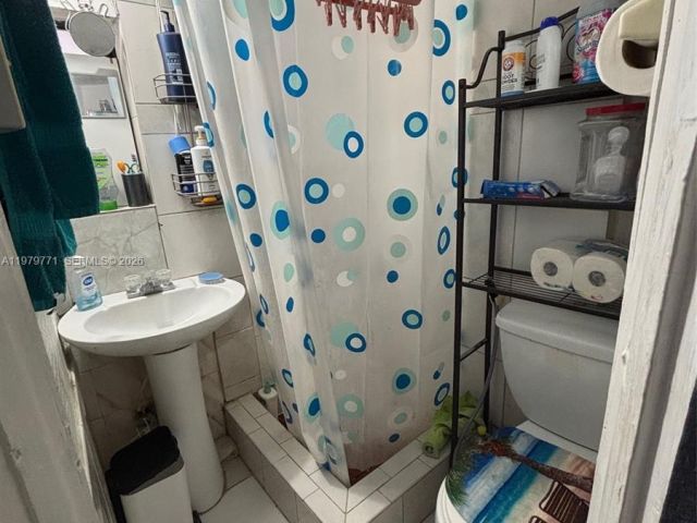 Продажа дома по адресу 3533 NW 2nd Ter - фото 7532681