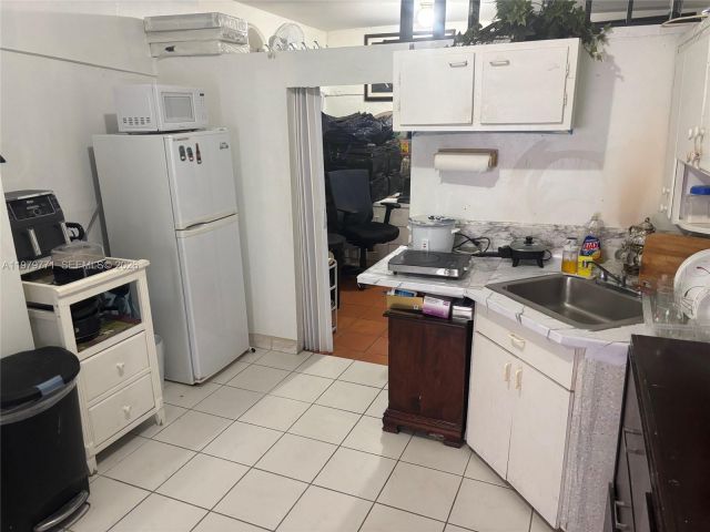 Продажа дома по адресу 3533 NW 2nd Ter - фото 7532682