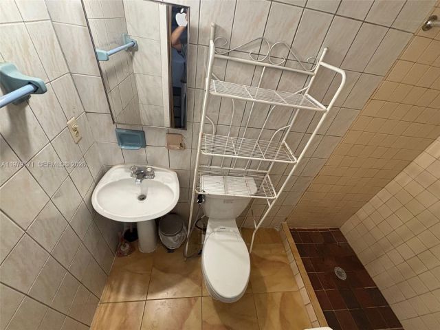 Продажа дома по адресу 3533 NW 2nd Ter - фото 7532684