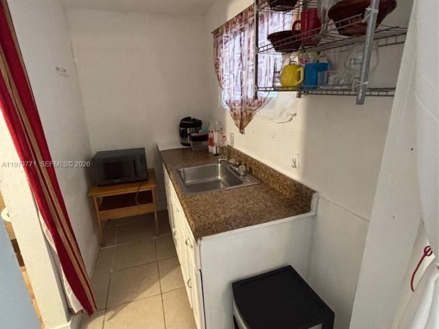 Продажа дома по адресу 3533 NW 2nd Ter - фото 7532685