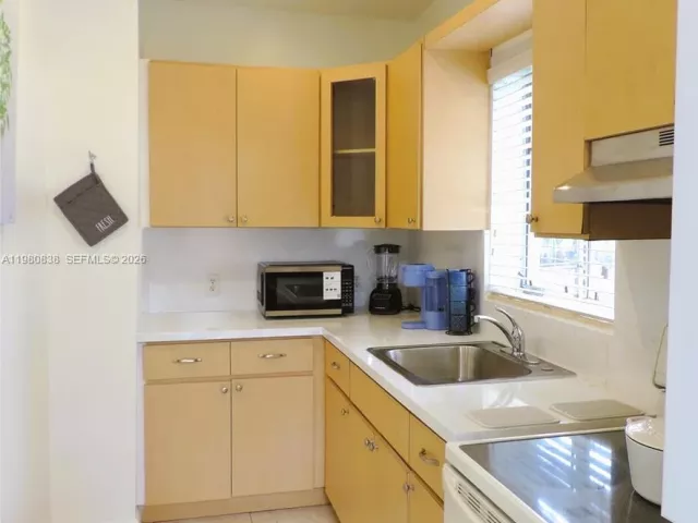 Дом в аренду по адресу 3134 SW 25th Ter front - фото 7571977