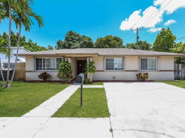 Дом в аренду по адресу 809 SW 8th Ave - фото 7461926