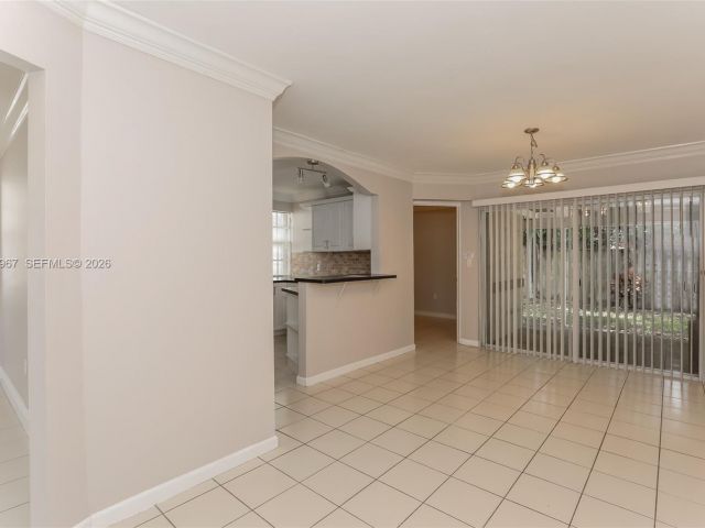 Дом в аренду по адресу 809 SW 8th Ave - фото 7461929