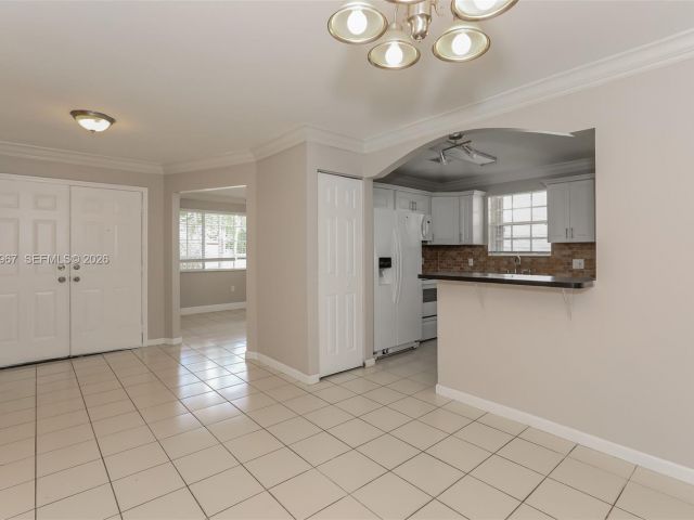 Дом в аренду по адресу 809 SW 8th Ave - фото 7461930