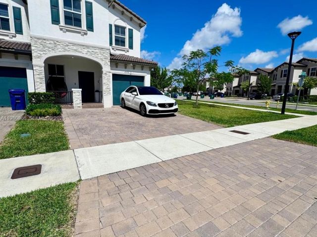 Продажа дома по адресу 2355 NW 125th St - фото 7527967