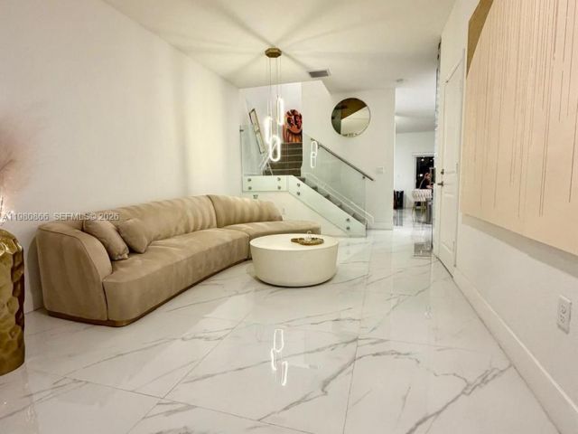 Продажа дома по адресу 2355 NW 125th St - фото 7527971